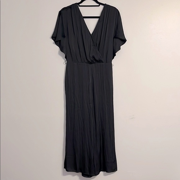 Express‎ Black Flutter Sleeve V-Neck Cropped Wide Leg Cocktail Jumpsuit - Picture 1 of 9